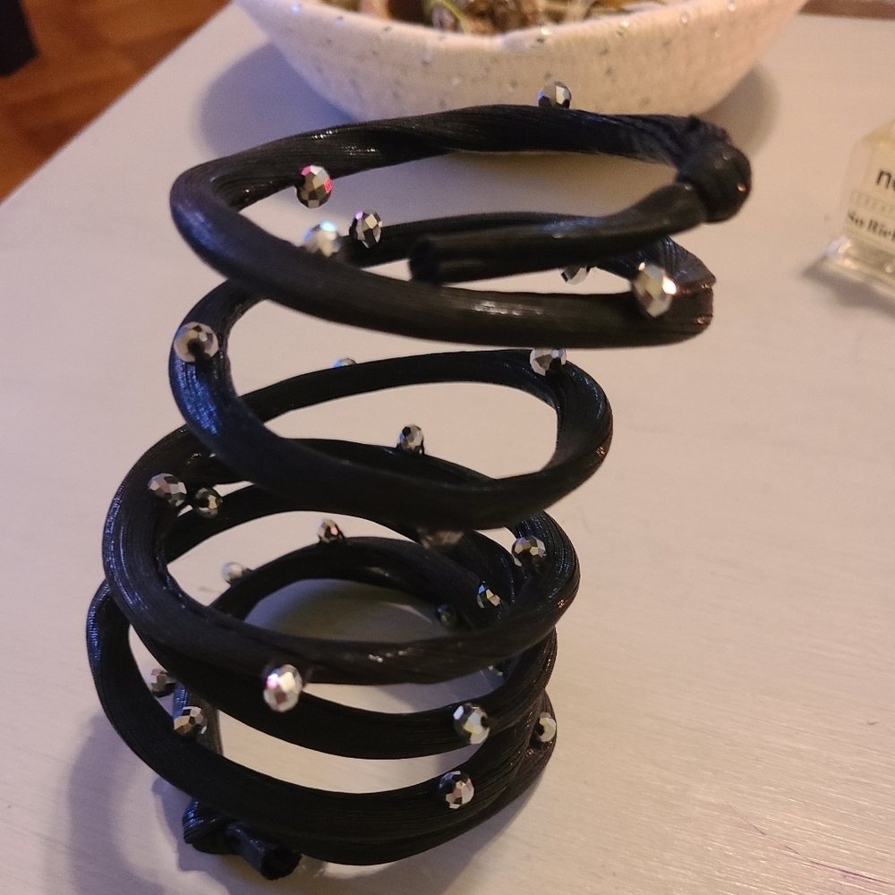 Cute little bracelet w silver studs - Picture 4 of 6